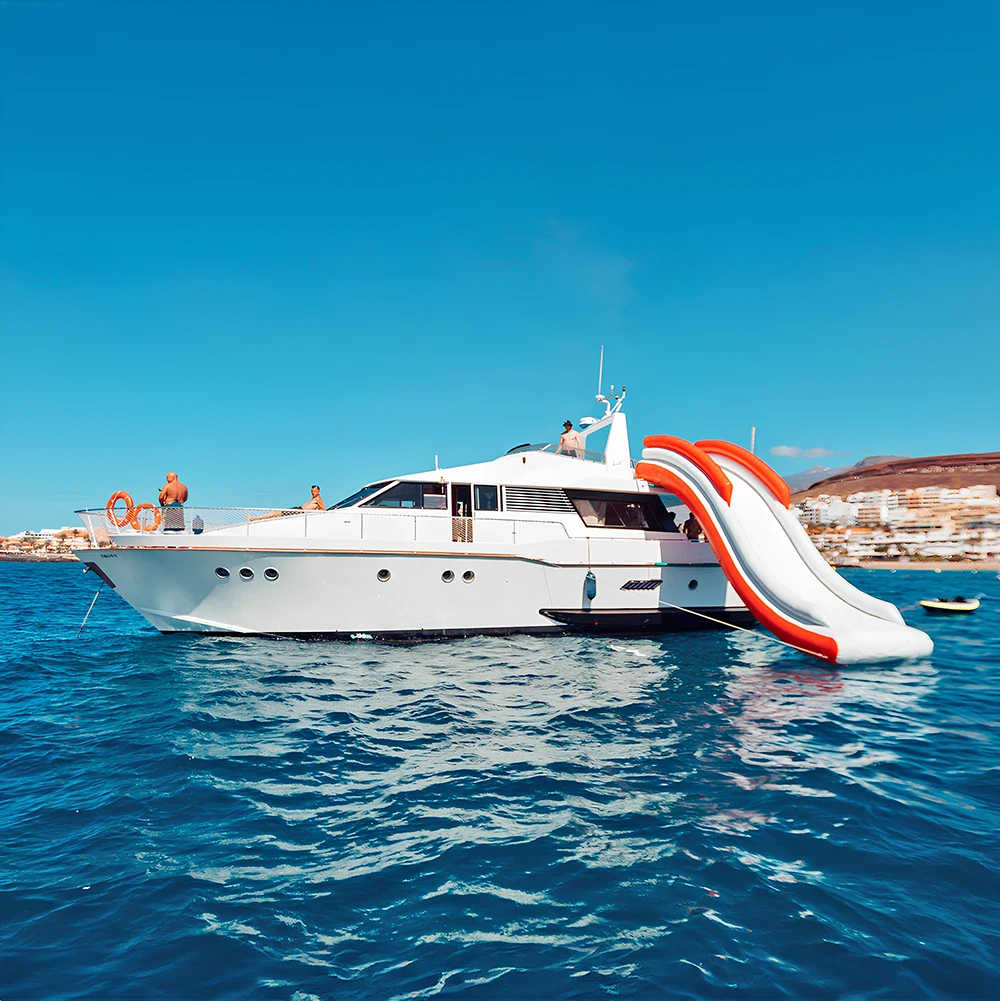 Gulliver Fun Yacht — boat trip with water slide