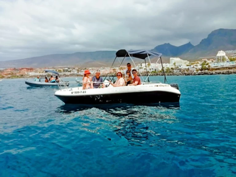 Moonday — motorboat rental without licence