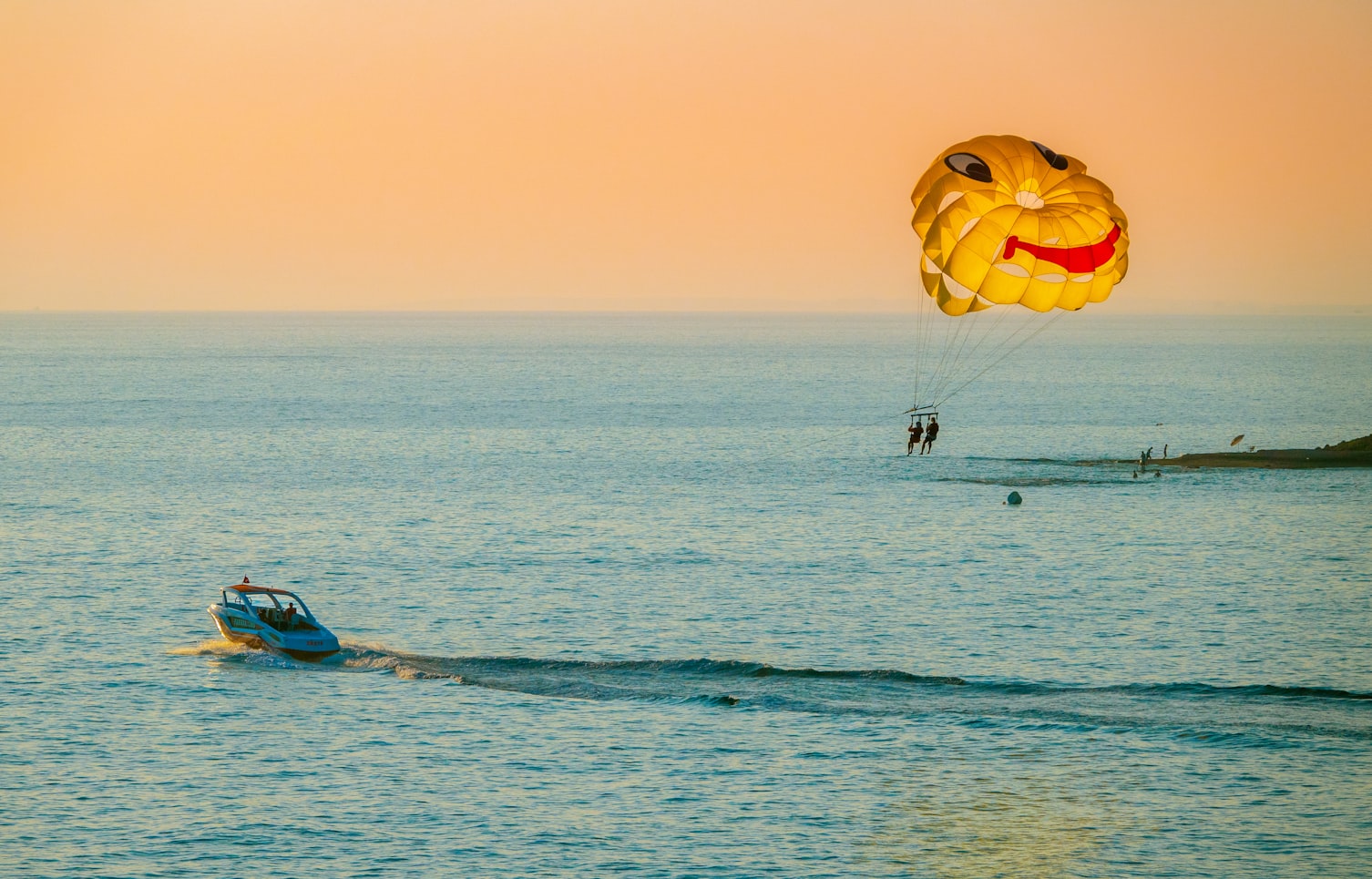 Parascending attraction in Puerto Colon